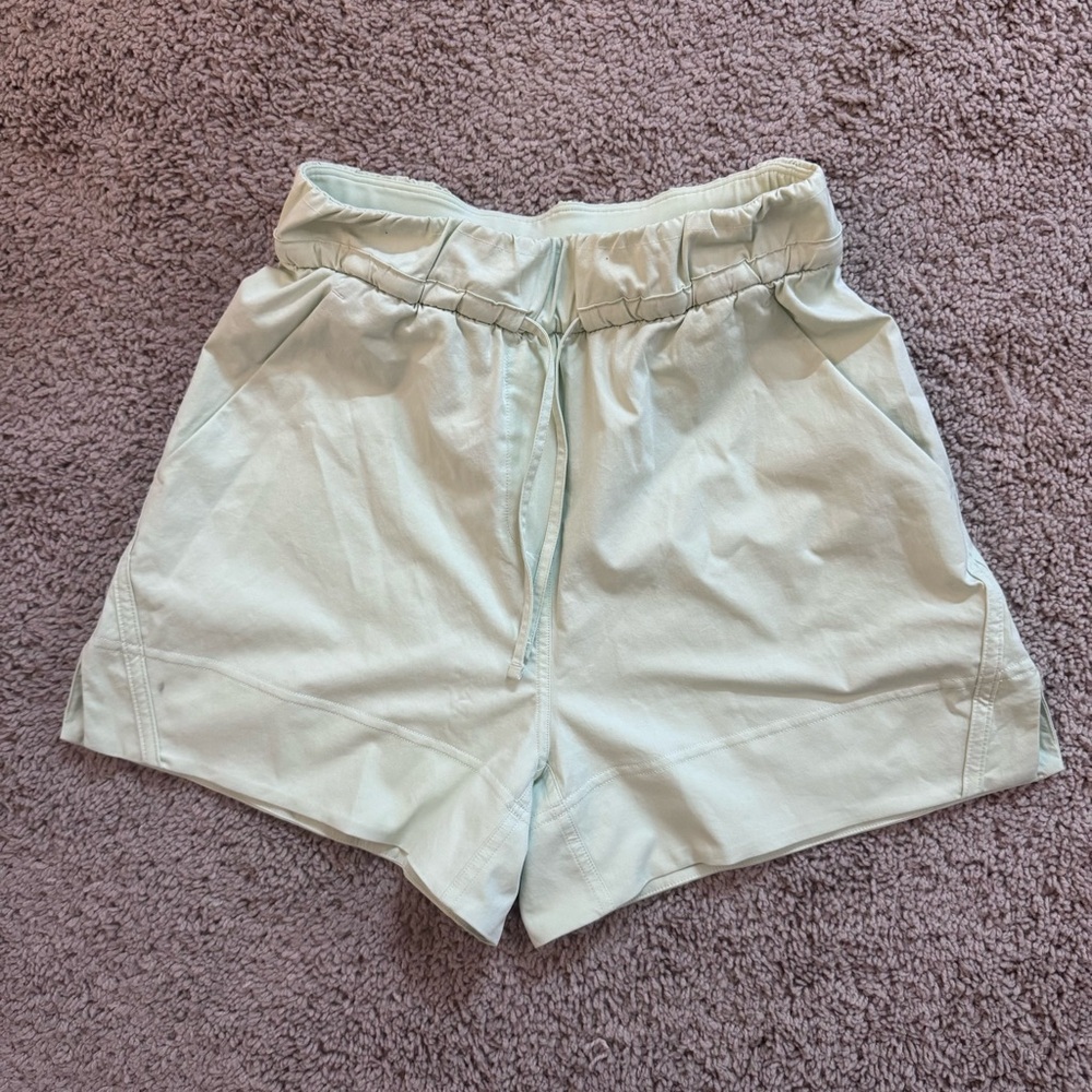 Lululemon Cinchable Waist High-Rise Women Short 3.5”